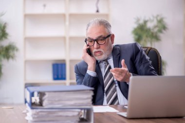 Old boss employee and too much work at workplace