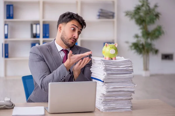 Young Employee Planning Retirement Concept — Stock Photo, Image