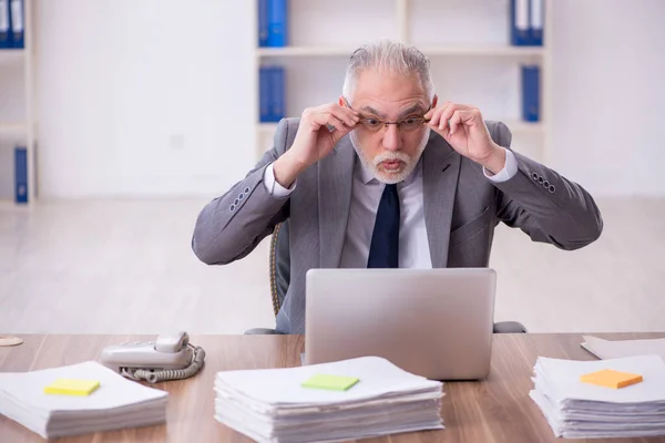 Old Businessman Employee Unhappy Excessive Work Workplace — Stock Fotó