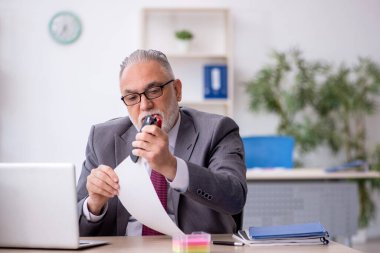 Old employee unhappy with excessive work at workplace