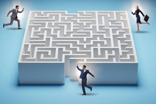Business People Trying Find Way Out Maze — Stok fotoğraf