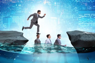 İş adamının kelleler üzerinde yürüdüğü eşit rekabet kavramı.