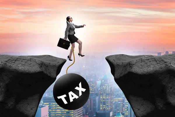 Concept Tax Burden Businesswoman Chasm — Stock Photo, Image