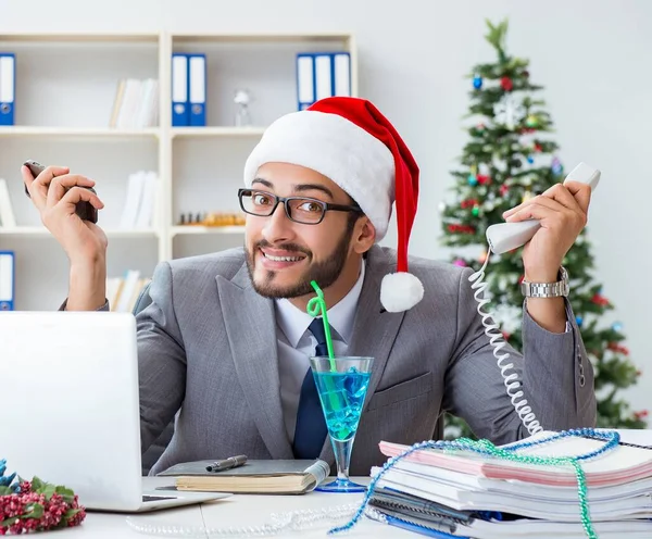 Young Businessman Celebrating Christmas Office — Stock Photo, Image