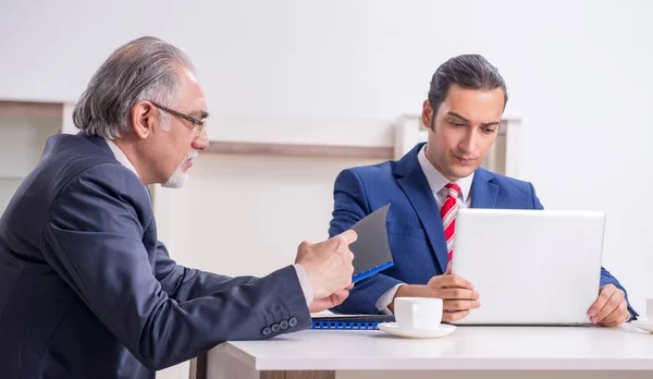 Two Businessman Discussing Business Office — Stock Photo, Image
