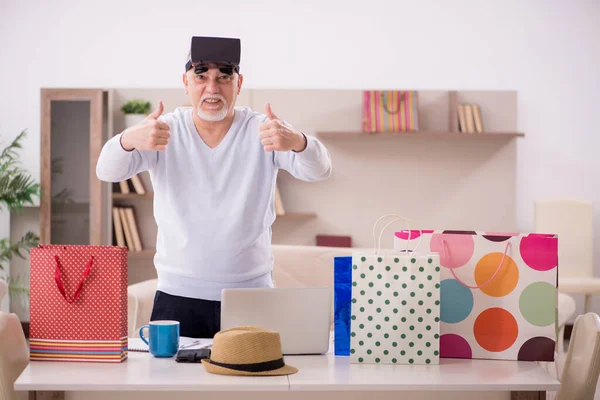 Old Man Many Bags Christmas Concept Indoors —  Fotos de Stock