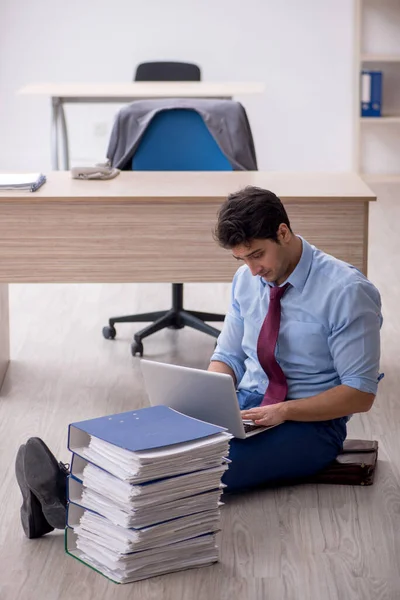 Young Employee Unhappy Excessive Work Workplace — Foto Stock