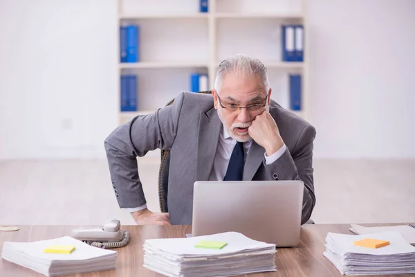 Old Businessman Employee Unhappy Excessive Work Workplace — Photo