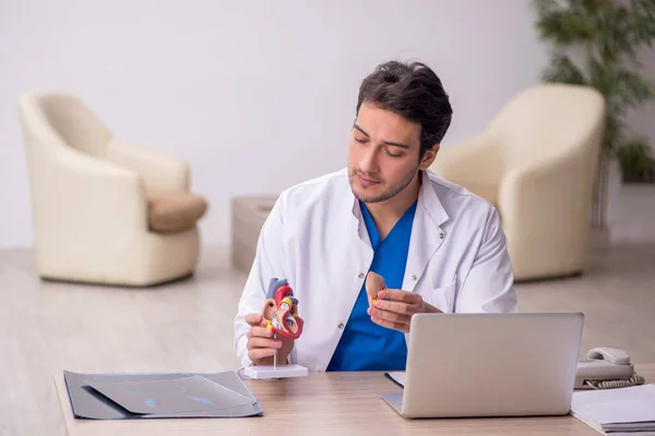 Young Doctor Cardiologist Working Clinic — Stock Photo, Image
