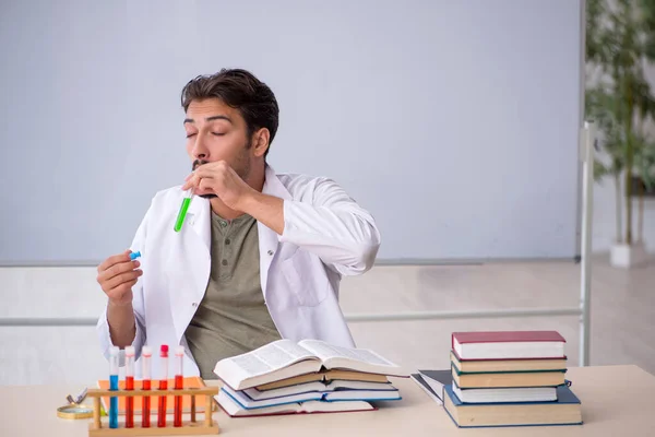 Young Chemist Teacher Front Whiteboard — Stock Photo, Image