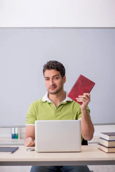 Young Student Telestudying Concept — Stock Photo, Image