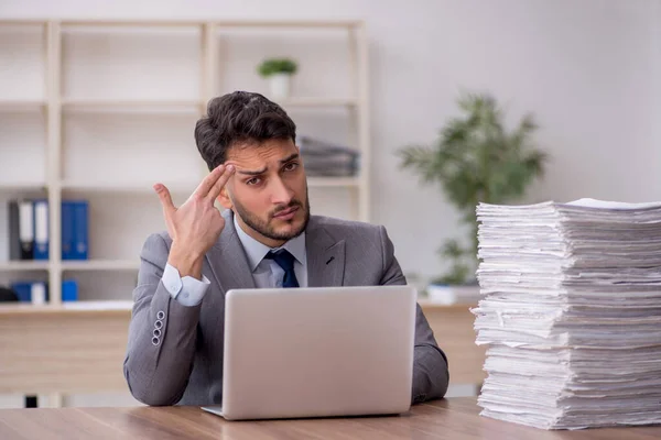 Young Employee Too Much Work Workplace — Stockfoto