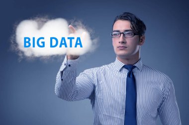 Sanal tuşlara basan insanların olduğu büyük veri kavramı