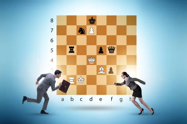 Podnikatelé Hrají Šachy Palubě — Stock fotografie