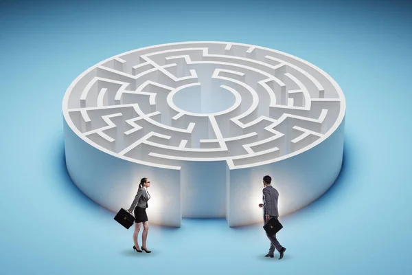 Business People Trying Find Way Out Maze — Fotografia de Stock