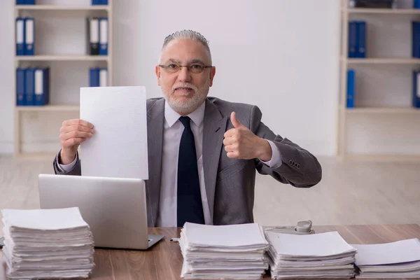 stock image Old employee and too much work at workplace