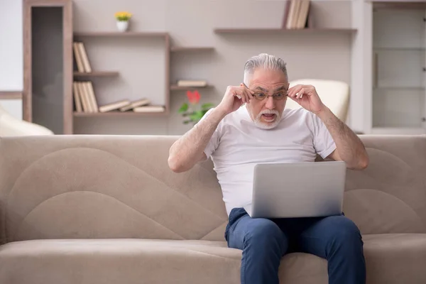 Old Man Sitting Home Pandemic — Foto de Stock