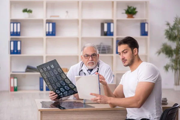 Young Patient Visiting Old Male Doctor Radiologist — Stock Photo, Image