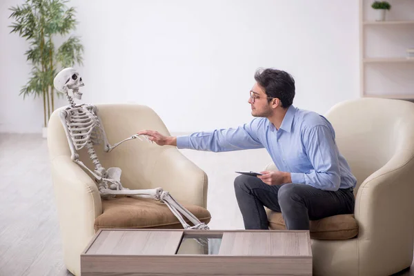 Young Psychologist Meeting Skeleton — Stock Photo, Image