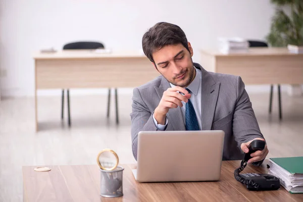 Young Male Employee Sitting Workplace — Stock Photo, Image
