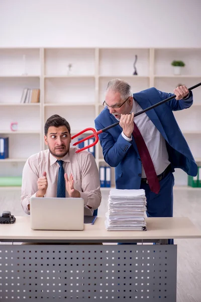 Old Boss Young Employee Bullying Concept — Stock Photo, Image