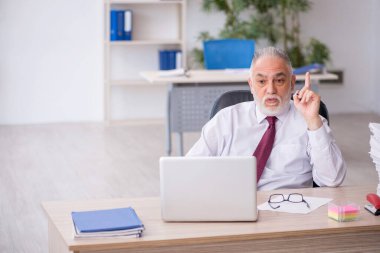 Old employee unhappy with excessive work at workplace