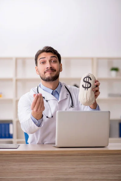 Young Male Doctor Remuneration Concept — Stock Photo, Image