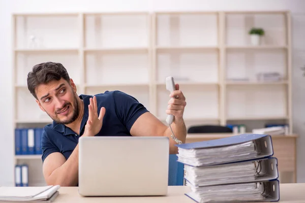 Young Employee Sitting Workplace — Stock Photo, Image