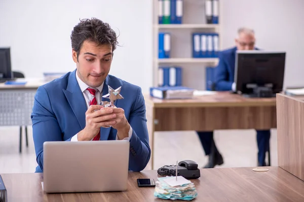 Two Male Employees Star Award Office — Stock Photo, Image