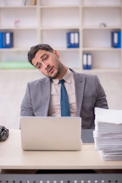 Young Employee Too Much Work Workplace — Zdjęcie stockowe