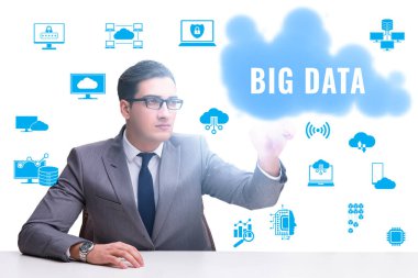 Sanal tuşlara basan insanların olduğu büyük veri kavramı