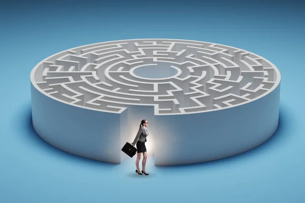 Mulher Negócios Tentando Encontrar Uma Maneira Sair Labirinto — Fotografia de Stock