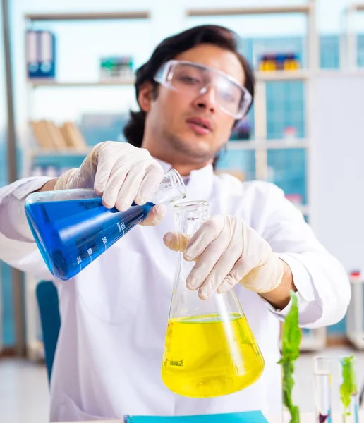 Científico Químico Biotecnología Masculino Que Trabaja Laboratorio — Foto de Stock