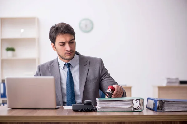 Young Male Employee Sitting Workplace — Stock Photo, Image