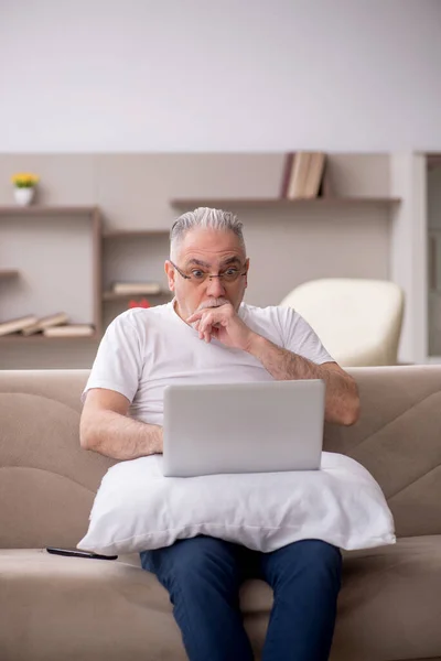 Old Man Sitting Home Pandemic — Zdjęcie stockowe