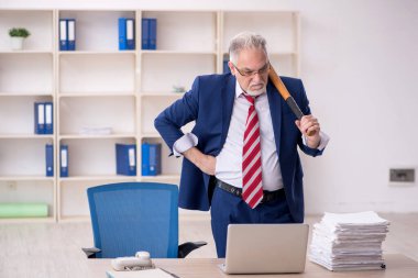 Old employee unhappy with excessive work at workplace