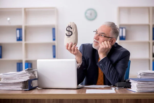 Old Male Employee Holding Moneybag — Stock Photo, Image