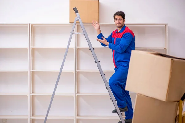 Young Contractor Doing Home Relocation — Stock Photo, Image