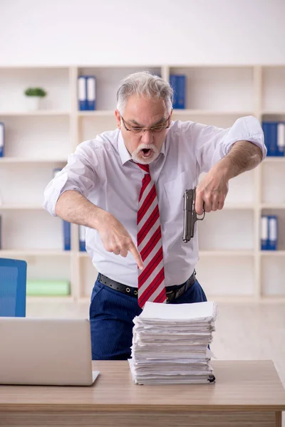 Old Employee Unhappy Excessive Work Workplace — Foto de Stock