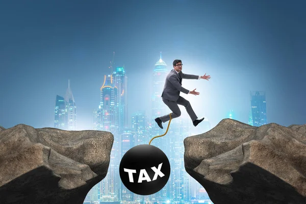 Konzept Der Steuerbelastung Bei Unternehmern Über Die Kluft — Stockfoto