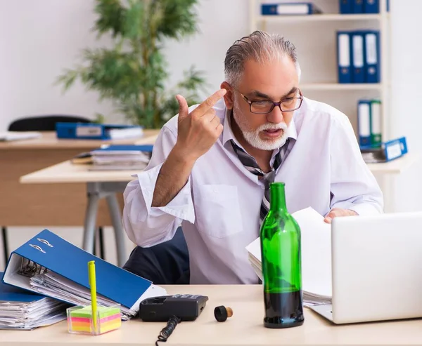 Old Businessman Drinking Alcohol Office — Stock Photo, Image