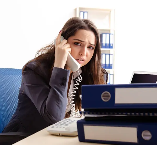 Young Female Employee Unhappy Excessive Work — Stock Photo, Image