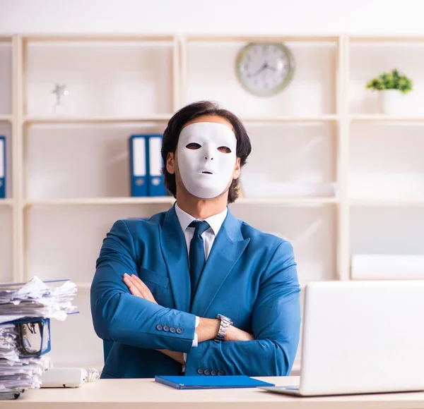 Der Männliche Mitarbeiter Büro Konzept Der Wirtschaftsspionage — Stockfoto