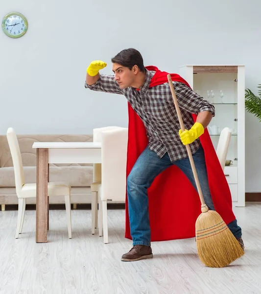 Super Herói Limpador Trabalhando Casa — Fotografia de Stock