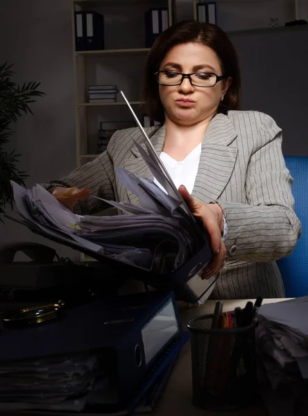 Female Employee Suffering Excessive Work — ストック写真