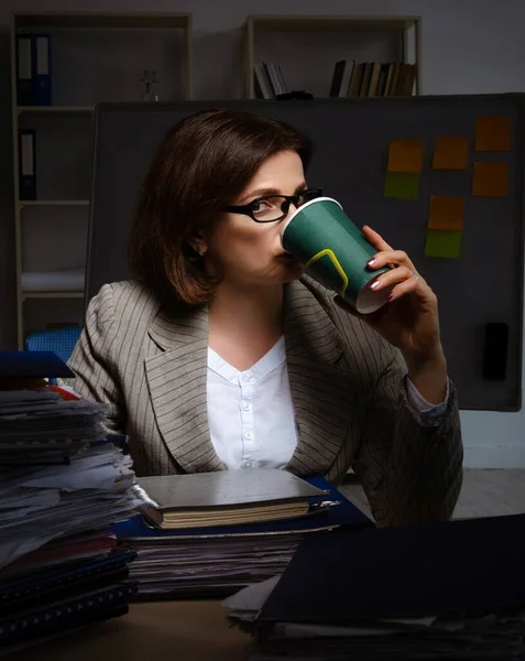 Female Employee Suffering Excessive Work — Stockfoto