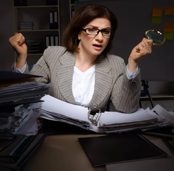Female Employee Suffering Excessive Work — Foto Stock