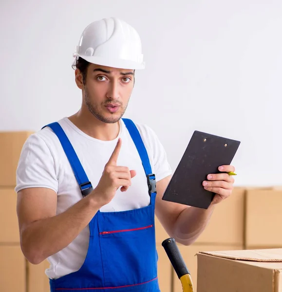 Young Male Professional Mover Doing Home Relocation — Stock Photo, Image