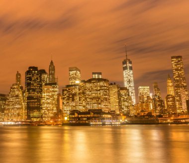 Brooklyn 'den aşağı Manhattan manzarası.