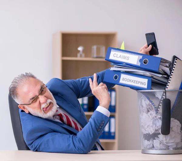 Senior Businessman Employee Rejecting New Ideas Lots Papers Basket — Stock Photo, Image